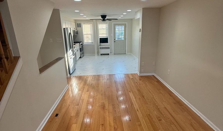 1217 HAVERHILL Rd, Baltimore, MD 21229 - 2 Beds, 1 Bath