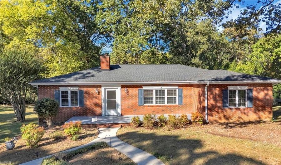 627 Oakmont Dr, Asheboro, NC 27205 - 3 Beds, 2 Bath