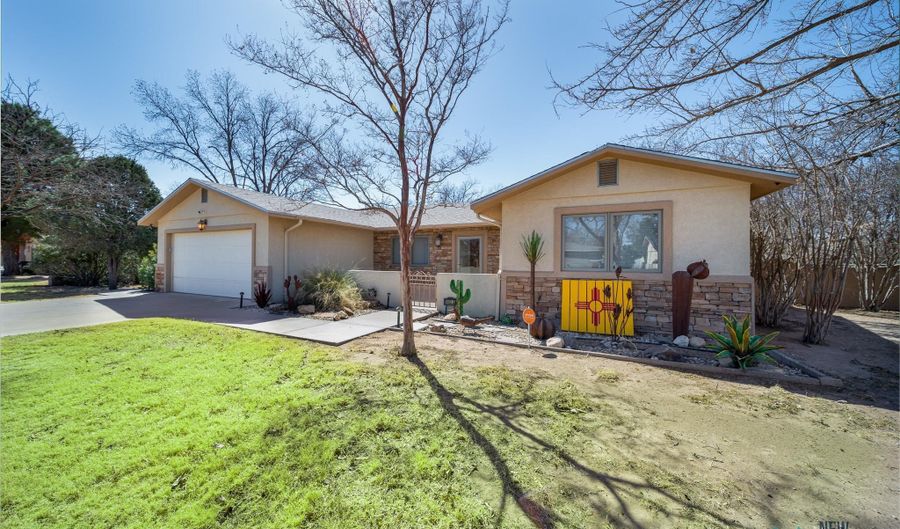 1403 S Country Club Cir, Carlsbad, NM 88220 - 5 Beds, 3 Bath
