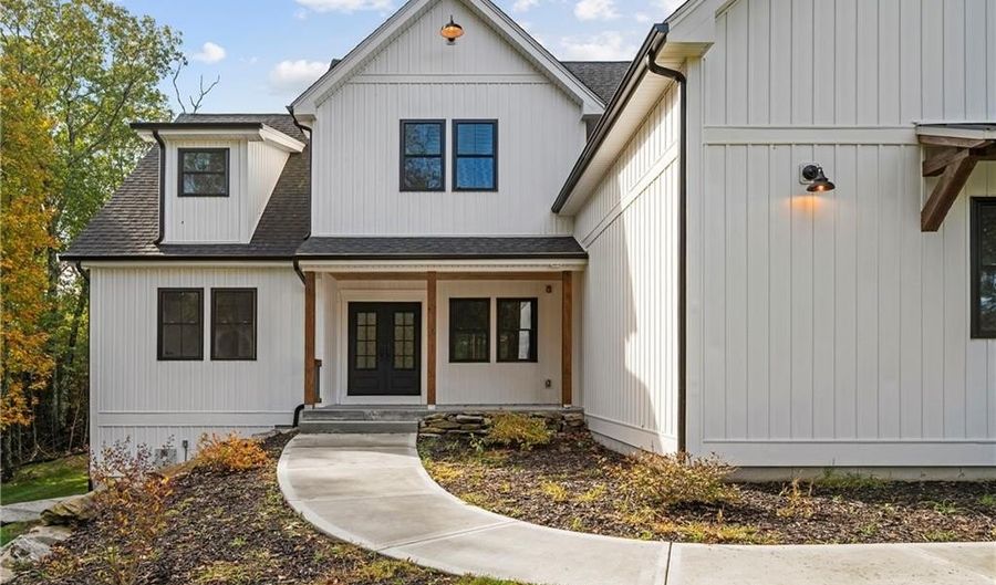 369 Huntinghouse Rd, Glocester, RI 02857 - 3 Beds, 2 Bath