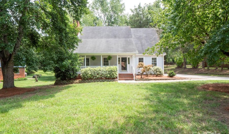 8301 Tifton Rd, Charlotte, NC 28226 - 3 Beds, 3 Bath