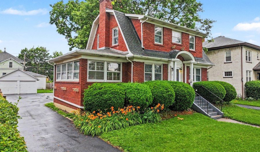 24 N Belmont Ave, Arlington Heights, IL 60004 - 3 Beds, 2 Bath