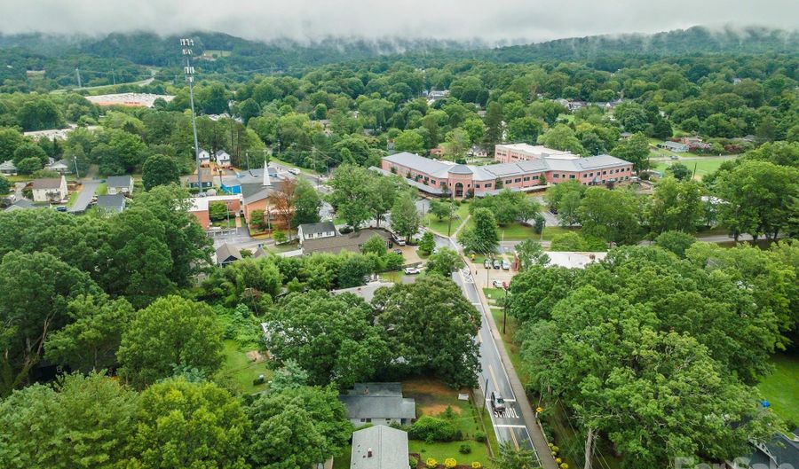 732 Fairview Rd, Asheville, NC 28803 - 3 Beds, 1 Bath