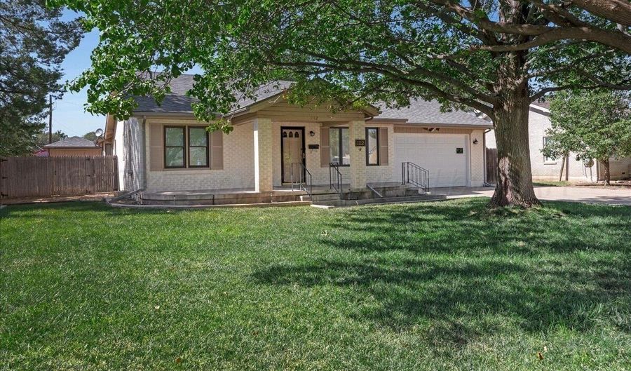 1112 S AVONDALE St, Amarillo, TX 79106 - 2 Beds, 2 Bath