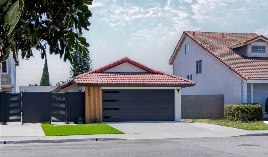 530 W Cypress St, Compton, CA 90220 - 3 Beds, 2 Bath