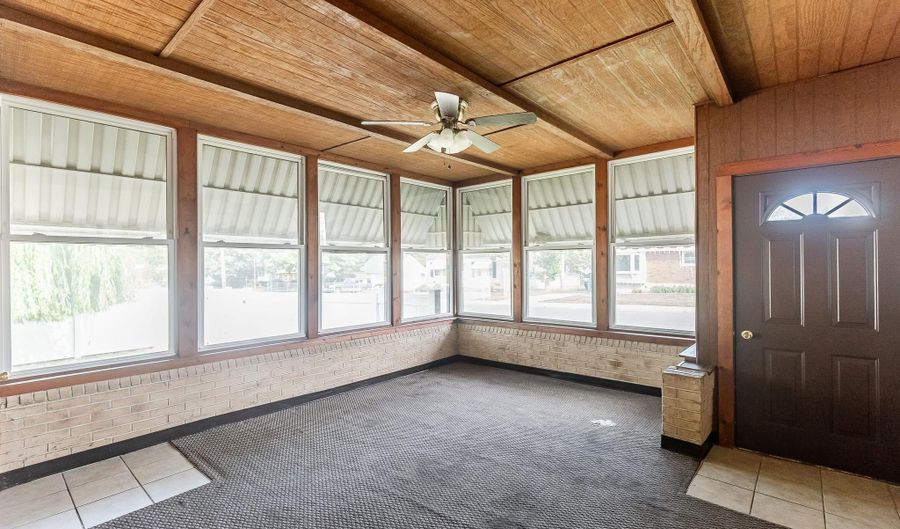 428 CHESTER Ave, Bellmawr, NJ 08031 - 5 Beds, 2 Bath