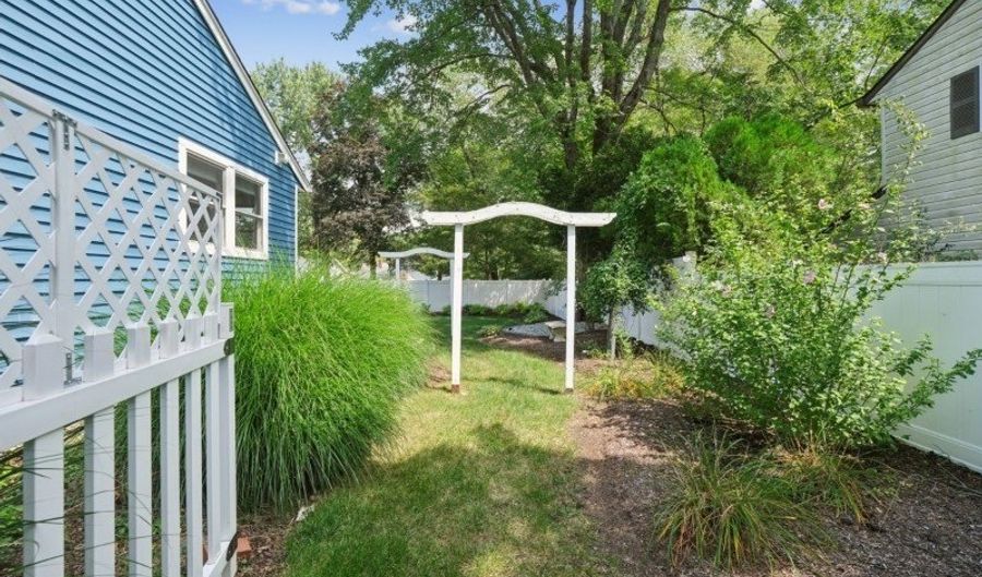 3 N Ridge Rd, Livingston, NJ 07039 - 3 Beds, 2 Bath