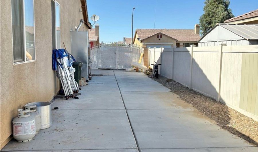 11843 Broad Oak Ct, Adelanto, CA 92301 - 4 Beds, 2 Bath