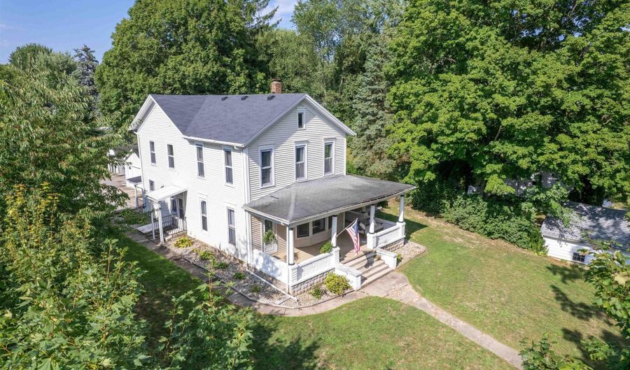 180 W Sixth St, Roanoke, IN 46783 - 4 Beds, 2 Bath