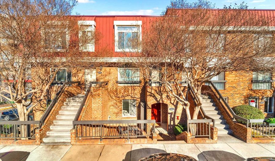 624 15TH St S 1, Arlington, VA 22202 - 2 Beds, 3 Bath