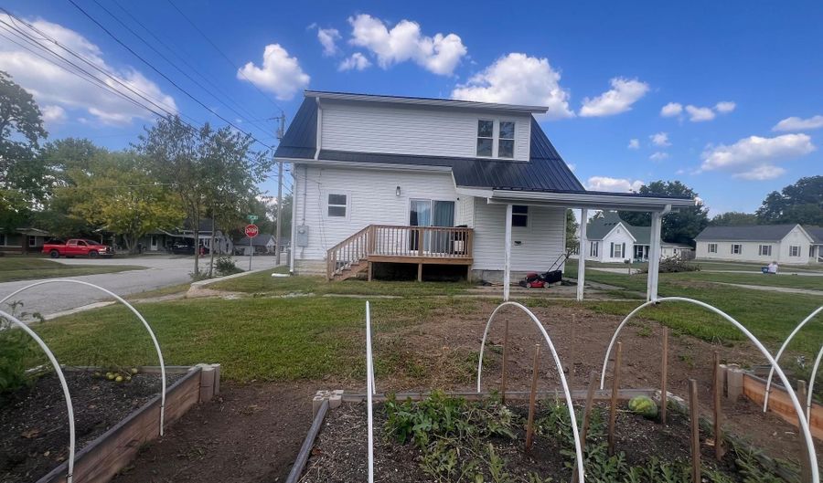 1526 11th St, Bedford, IN 47421 - 3 Beds, 3 Bath