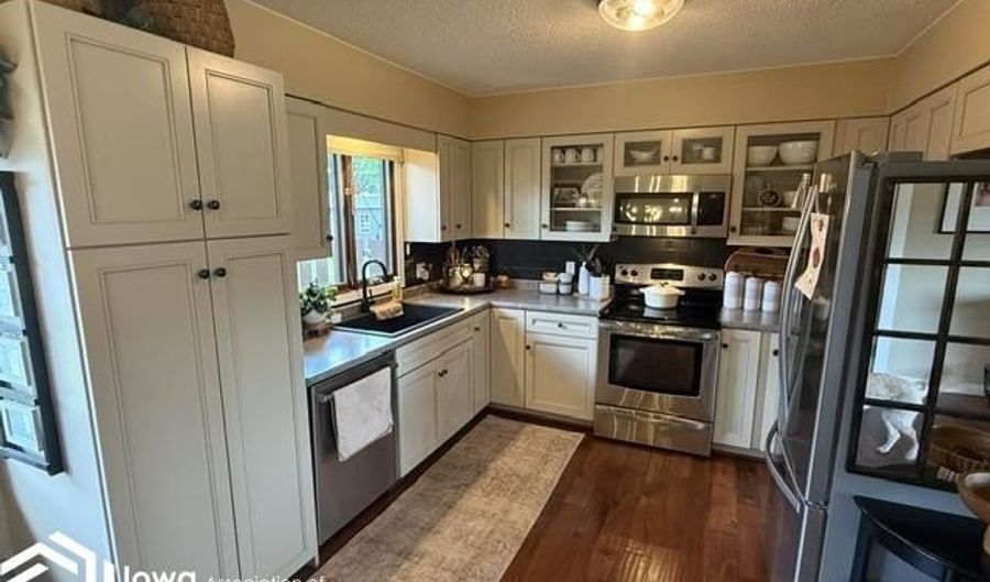 1318 N Johnson St, Algona, IA 50511 - 3 Beds, 2 Bath