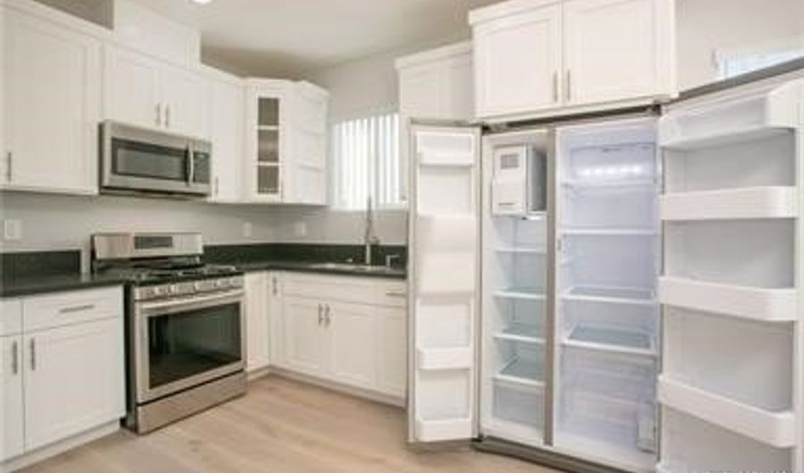 614 W 85th St 1/2, Los Angeles, CA 90044 - 4 Beds, 2 Bath