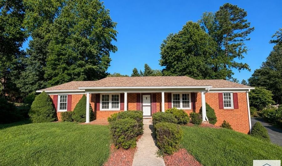 292 Robinhood Rd, Bassett, VA 24055 - 4 Beds, 3 Bath