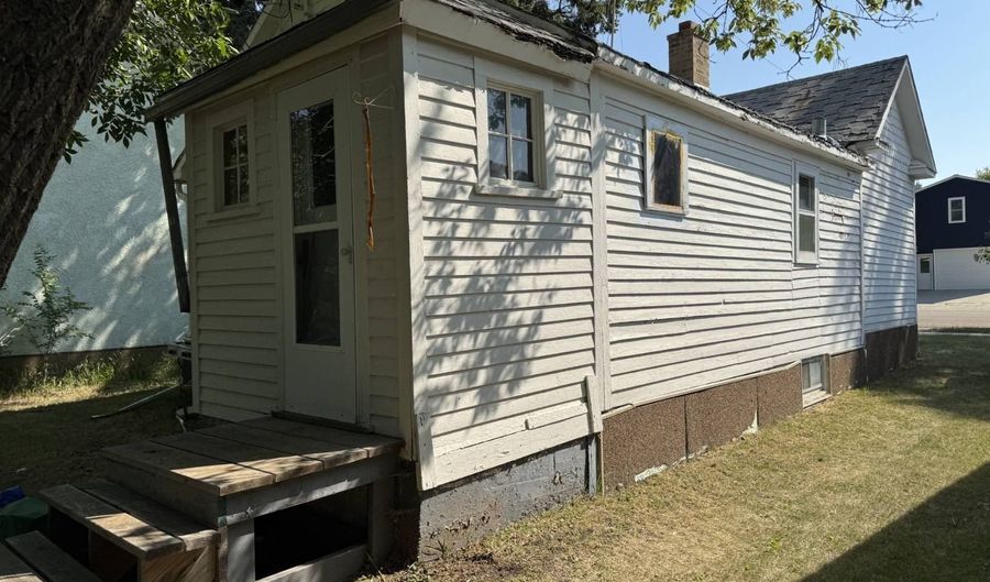 606 Ohmer St, Bottineau, ND 58318 - 1 Beds, 1 Bath
