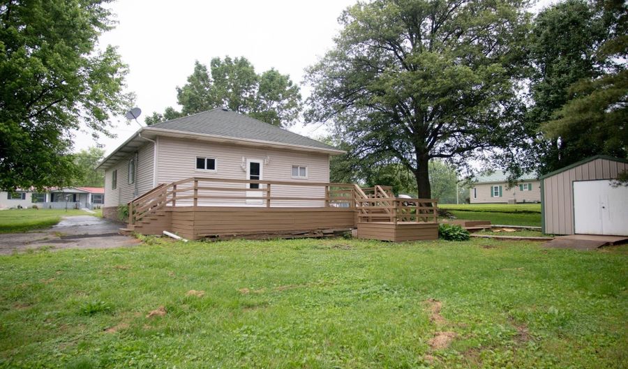 631 W 8th St, Bicknell, IN 47512 - 3 Beds, 2 Bath