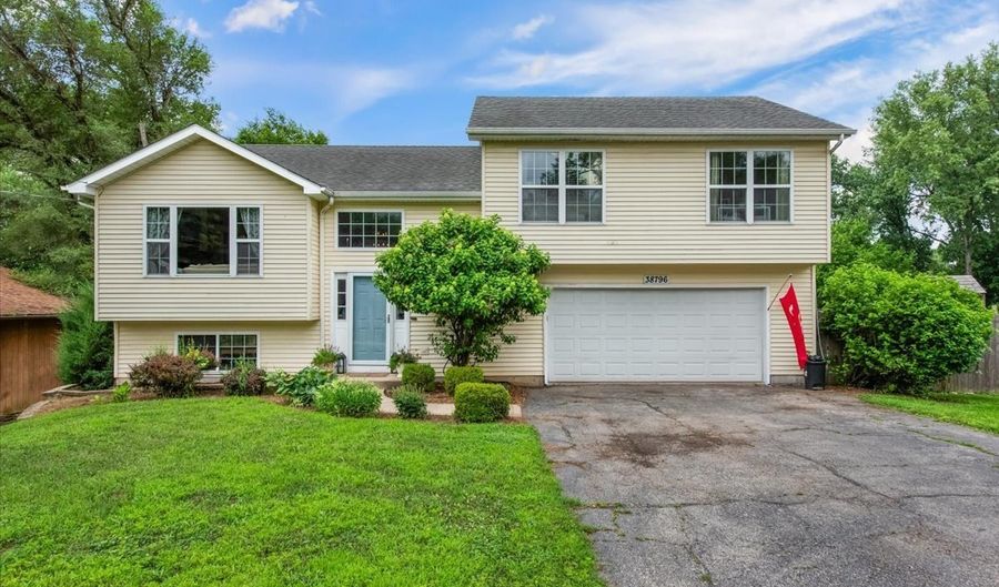 38796 N Kenmore Rd, Antioch, IL 60002 - 3 Beds, 3 Bath