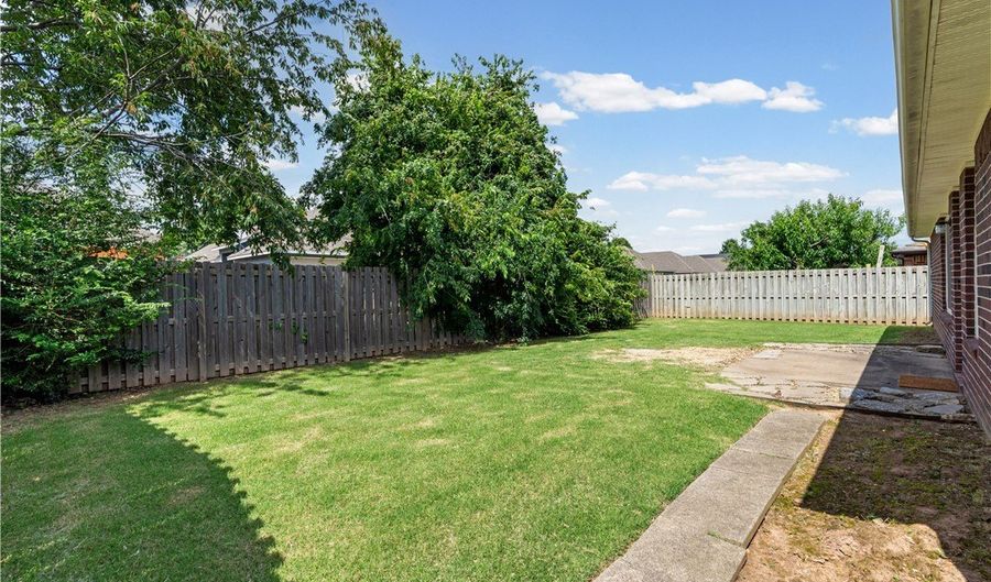 3906 SW Carriageway Ave, Bentonville, AR 72712 - 3 Beds, 2 Bath