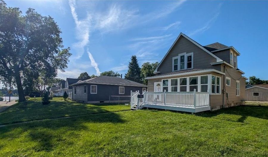 317 Johnson St, Albert Lea, MN 56007 - 3 Beds, 2 Bath