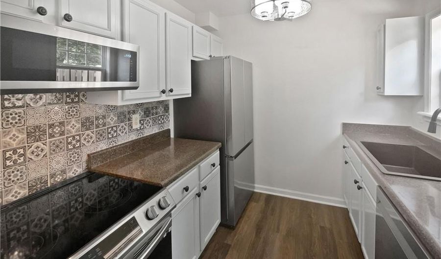 806 Brighton Pt, Atlanta, GA 30328 - 2 Beds, 3 Bath