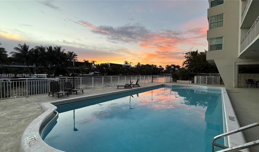 9500 W Bay Harbor Dr 2B, Bay Harbor Islands, FL 33154 - 1 Beds, 2 Bath