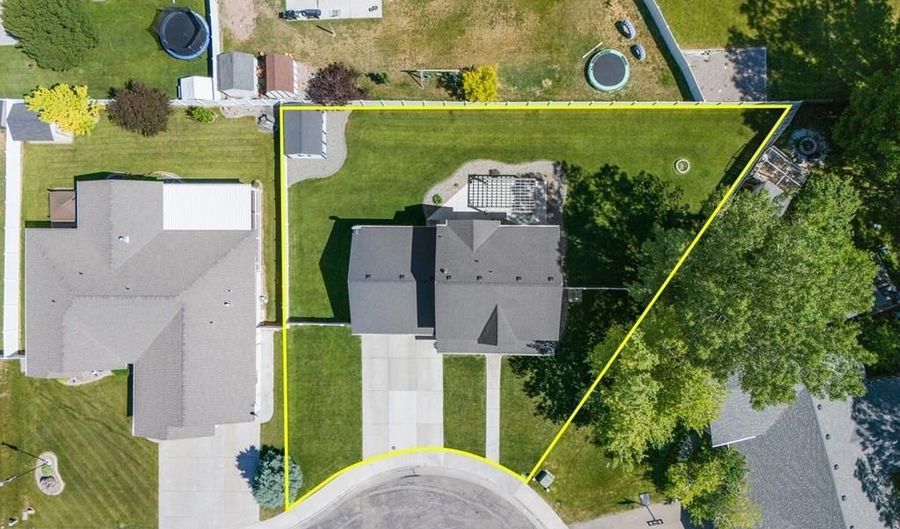 3065 Devonwood, Ammon, ID 83406 - 5 Beds, 3 Bath