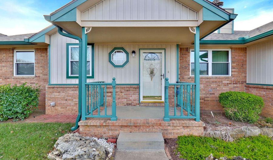 710 Lakewood Ct, Augusta, KS 67010 - 4 Beds, 3 Bath