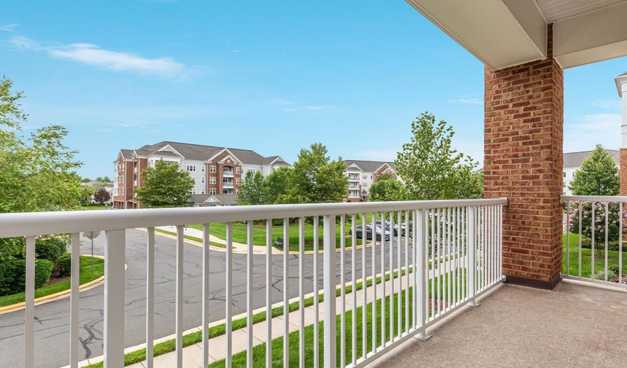 20610 HOPE SPRING Ter 205, Ashburn, VA 20147 - 2 Beds, 2 Bath