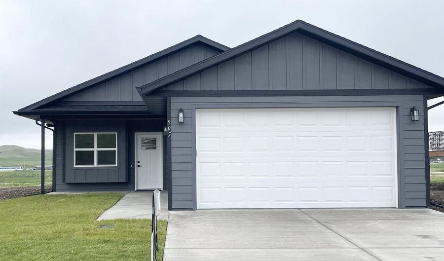 905 Bennington Dr, Box Elder, SD 57719 - 3 Beds, 2 Bath