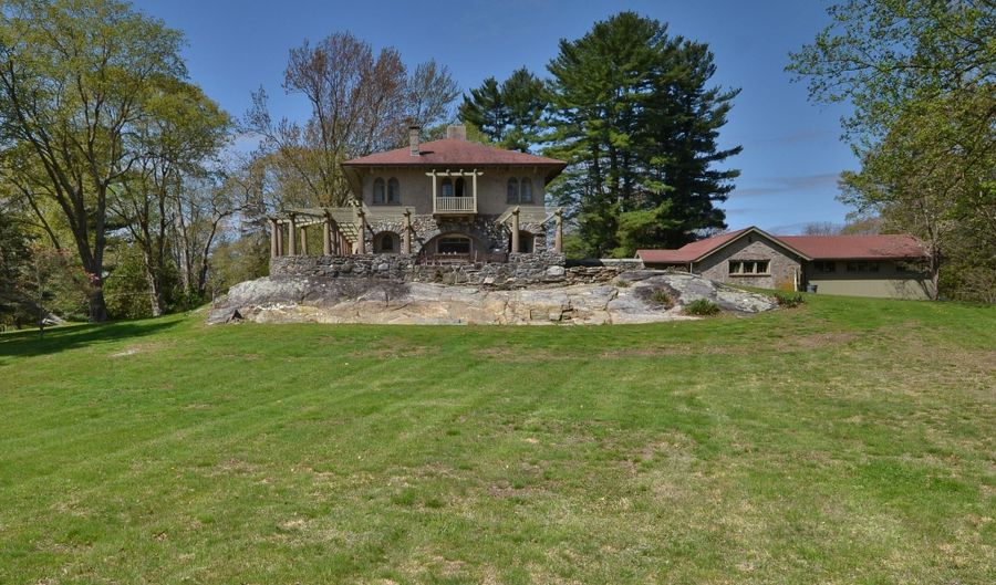 7 Old Depot Rd, Chester, CT 06412 - 4 Beds, 3 Bath