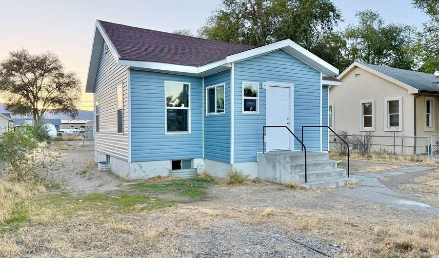 460 5th St, Battle Mountain, NV 89820 - 2 Beds, 1 Bath