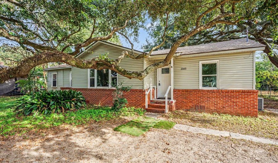 1505 Palmetto Dr, Beaufort, SC 29902 - 4 Beds, 2 Bath