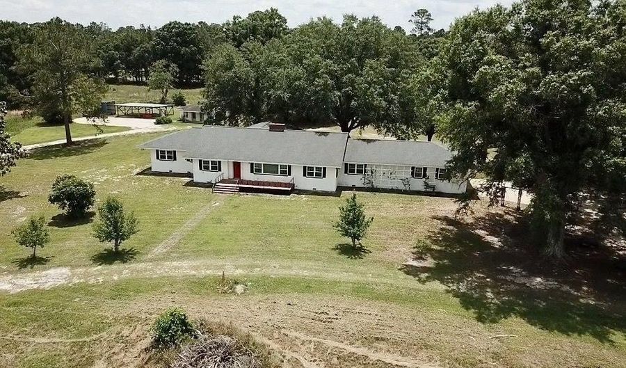 1402 W 12th St, Alma, GA 31510 - 4 Beds, 3 Bath
