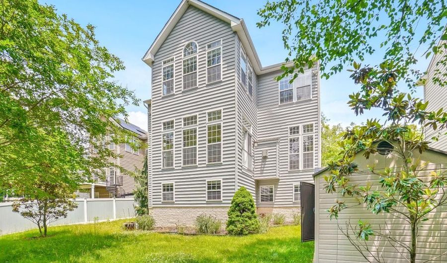 219 BOWEN Ct, Annapolis, MD 21401 - 5 Beds, 5 Bath