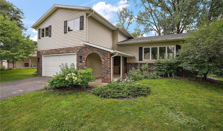 13820 Holyoke Path, Apple Valley, MN 55124 - 3 Beds, 3 Bath