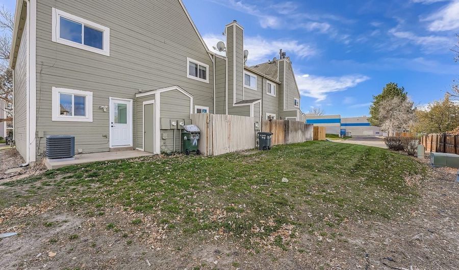 2204 S Jasper Way B, Aurora, CO 80013 - 2 Beds, 3 Bath
