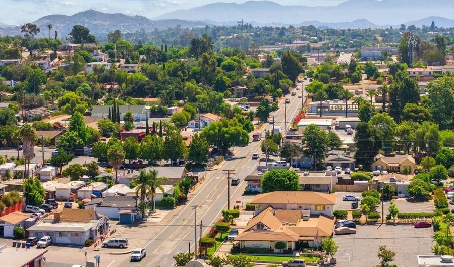 425 E Dougherty St, Fallbrook, CA 92028 - 4 Beds, 3 Bath