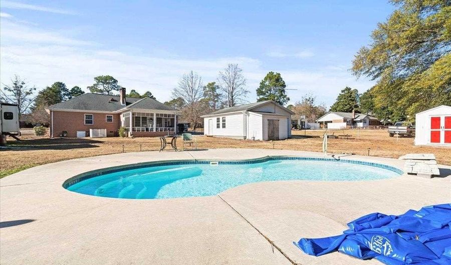 502 Jefferson St, Bennettsville, SC 29512 - 3 Beds, 3 Bath