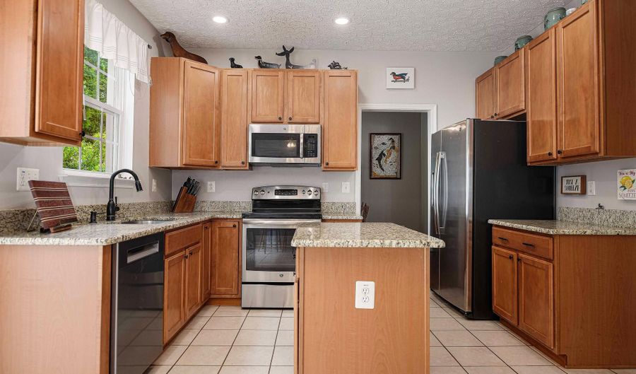 569 WINDSONG Dr, Aberdeen, MD 21001 - 4 Beds, 4 Bath