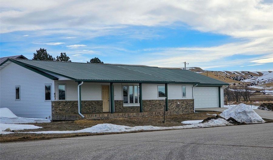 603 W 3rd Ave, Big Timber, MT 59011 - 3 Beds, 3 Bath