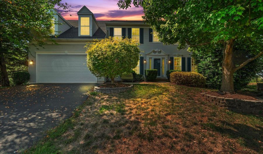 21255 OLIVE GREEN Ct, Ashburn, VA 20147 - 5 Beds, 4 Bath