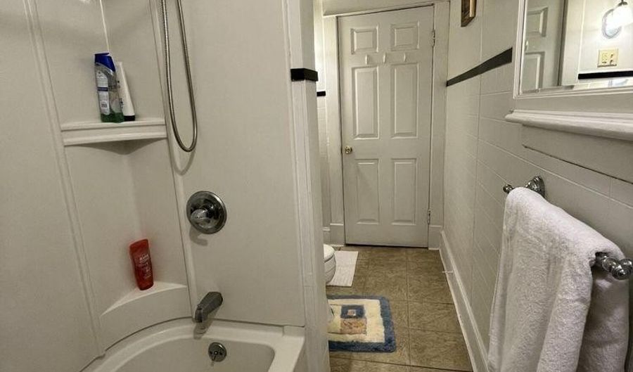 240-242 Vrooman Avenue Unit 2Nd Floor 2Nd Floor, Amsterdam, NY 12010 - 3 Beds, 1 Bath