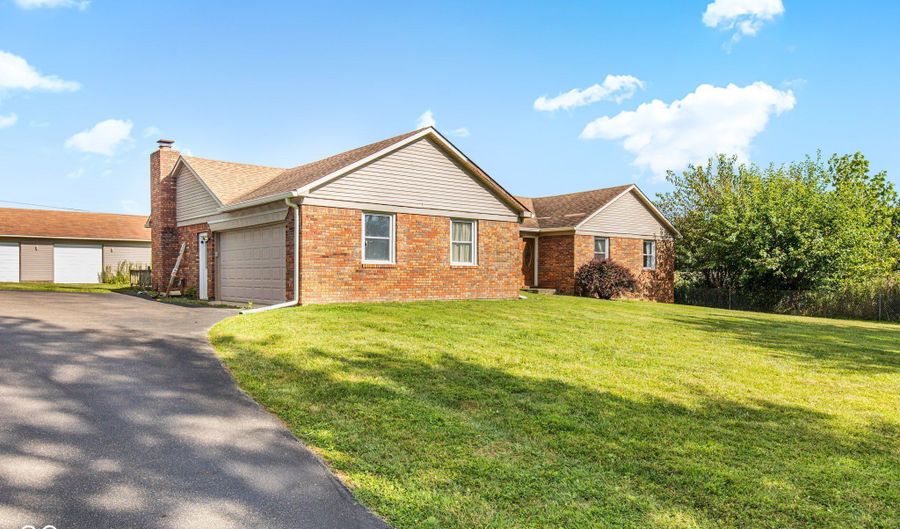 243 Plainview Dr, Avon, IN 46123 - 3 Beds, 2 Bath