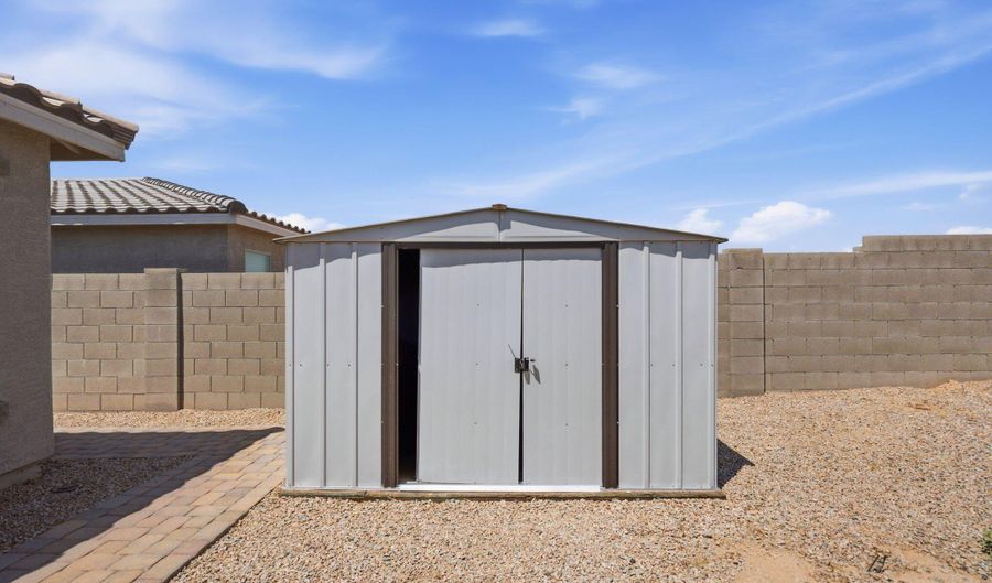 1040 W NINA Dr, Casa Grande, AZ 85122 - 4 Beds, 2 Bath