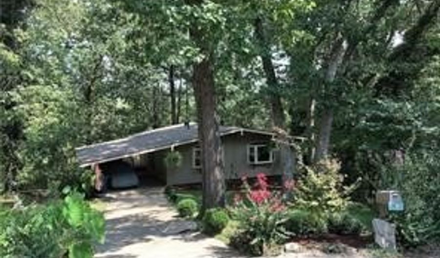 48 Grisham Dr, Bella Vista, AR 72715 - 2 Beds, 1 Bath