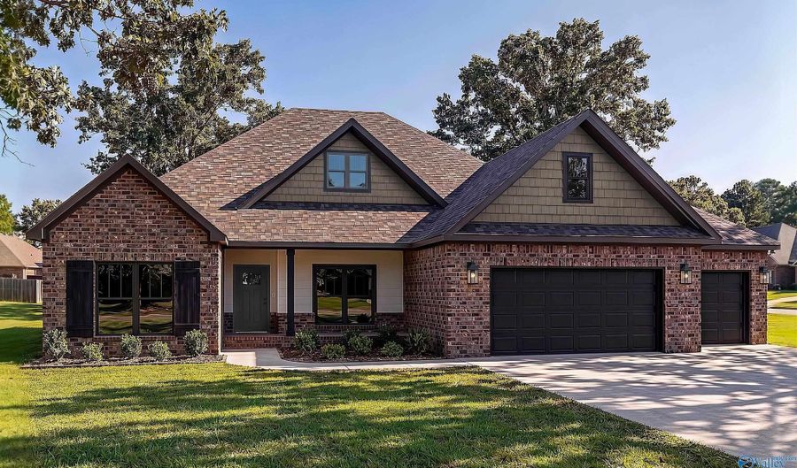 17197 Blue Briar Cir, Athens, AL 35611 - 4 Beds, 4 Bath