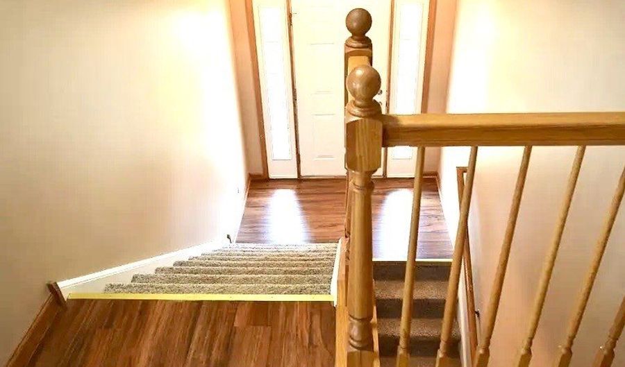 12 Millbrook Ct, Algonquin, IL 60102 - 3 Beds, 2 Bath