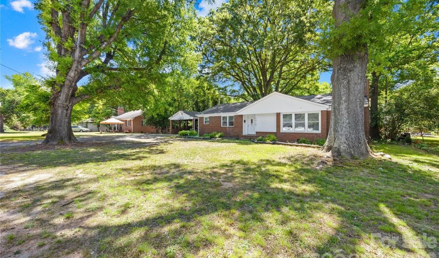 4418 N Sharon Amity Rd, Charlotte, NC 28205 - 3 Beds, 2 Bath