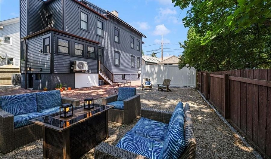 8 Cross St 1, Newport, RI 02840 - 2 Beds, 2 Bath