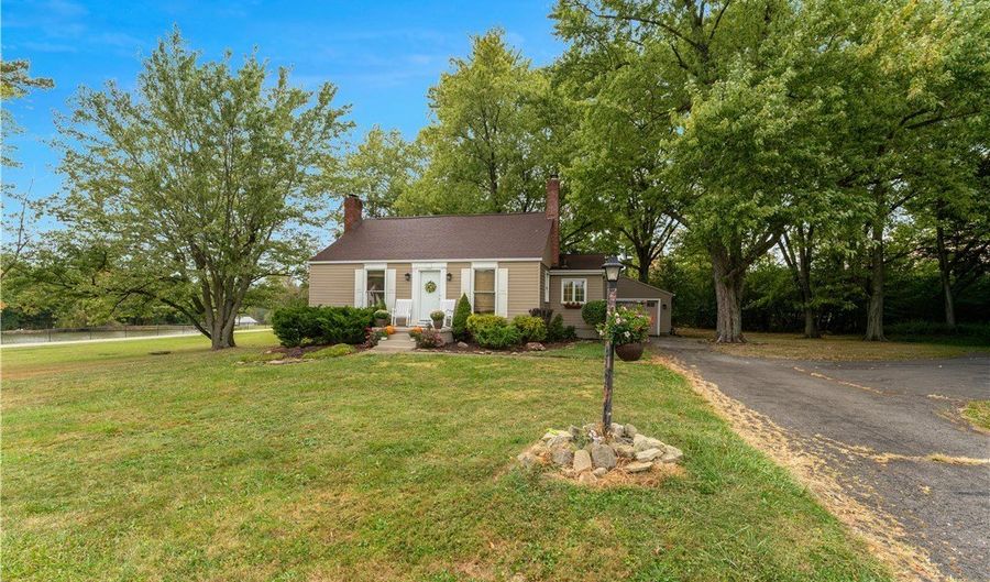 6370 Fairview Rd, Austintown, OH 44515 - 3 Beds, 2 Bath